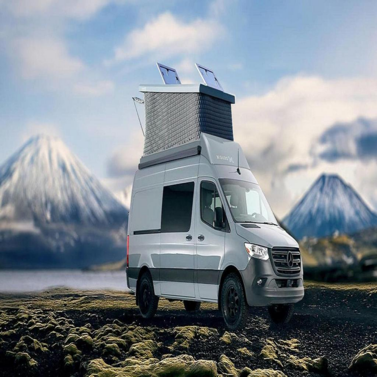 La innovadora caravana hinchable: su techo se transforma en un cómodo refugio para descansar bajo el cielo estrellado.
