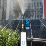 Un innovador dispositivo para mantener limpias las placas solares y maximizar su rendimiento: funciona con WiFi y su instalación es sencilla.