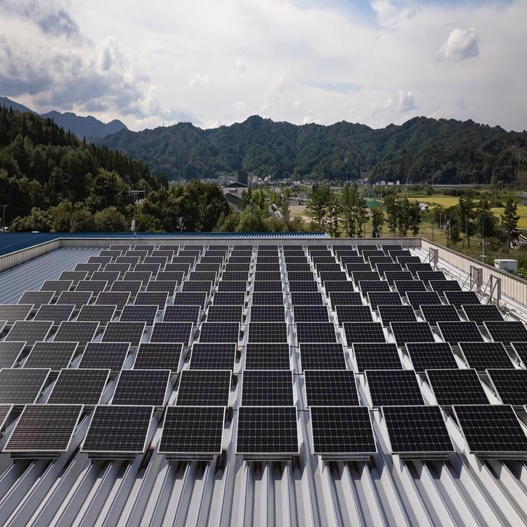 Apple ha disminuido sus emisiones en un 60%: así progresa su meta ecológica de alcanzar la neutralidad climática para 2030.