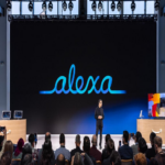 El lanzamiento de Alexa+ se realiza sin sus novedades de inteligencia artificial: el asistente de Amazon debuta incompleto.
