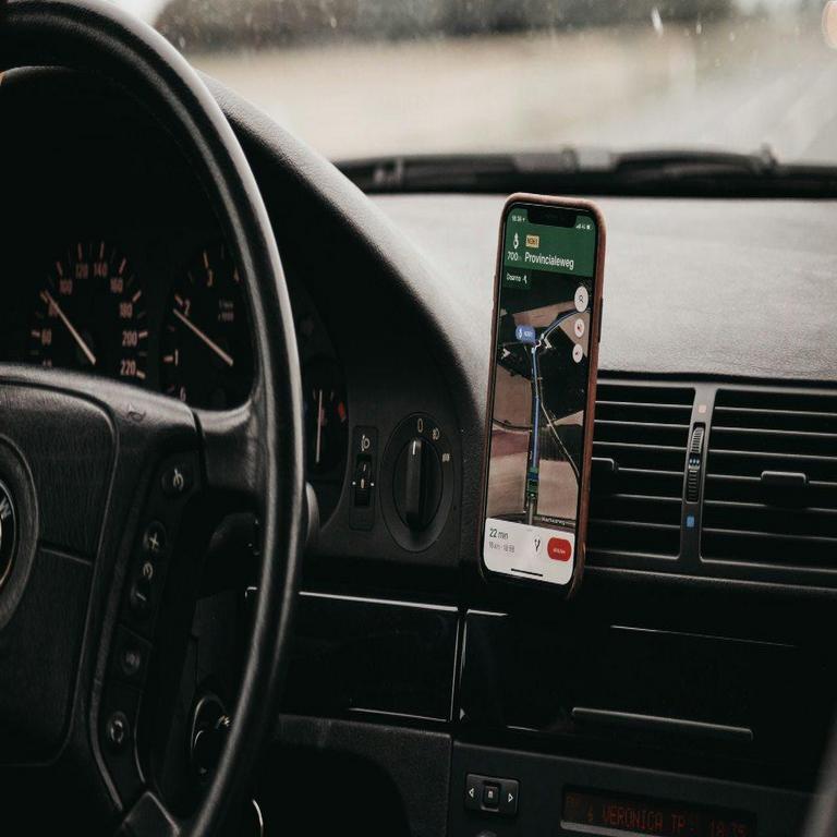 Google Maps no solo orienta tu camino, sino que también puede influir en tu mente.