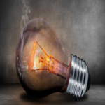 Tácticas o fraudes habituales para inducirte a contratar un plan de luz que no puedes ignorar