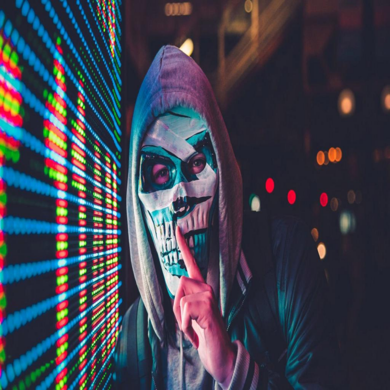 El sitio de filtraciones del ransomware Everest en la dark web fue vandalizado y ya no está en línea.