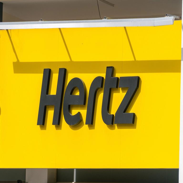 Hertz confirma el robo de datos personales y licencias de conducir en un ciberataque.