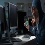 Métodos para relacionar registros web e indicadores de red en la detección de robos de credenciales