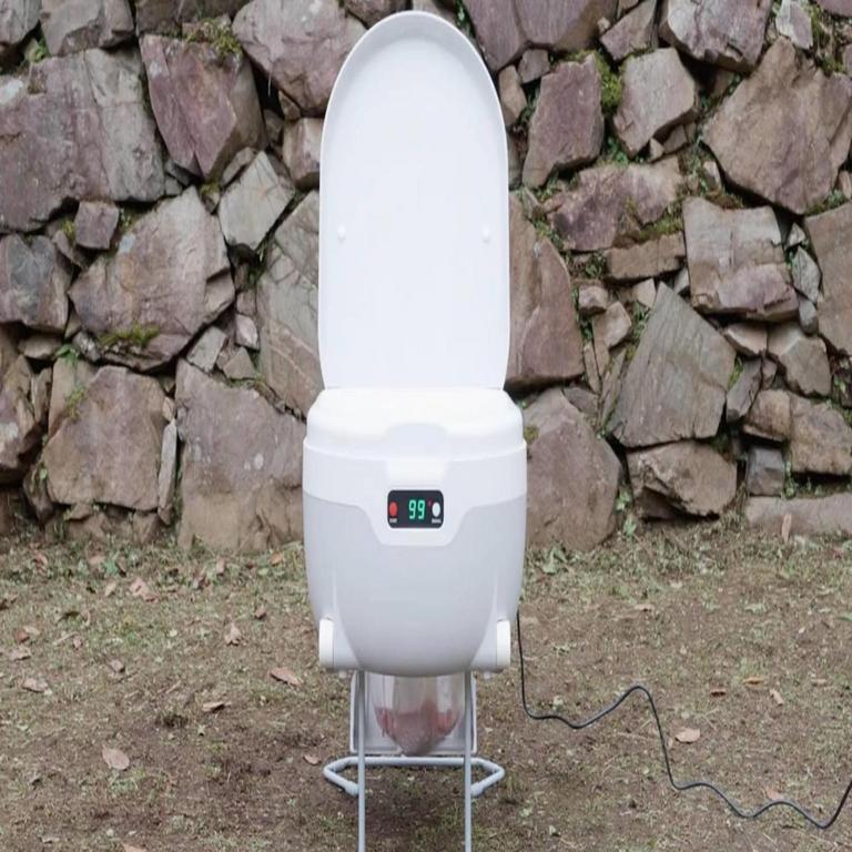 “Conoce a Sunny: el práctico sanitario portátil para camping que aisla los residuos de forma hermética”