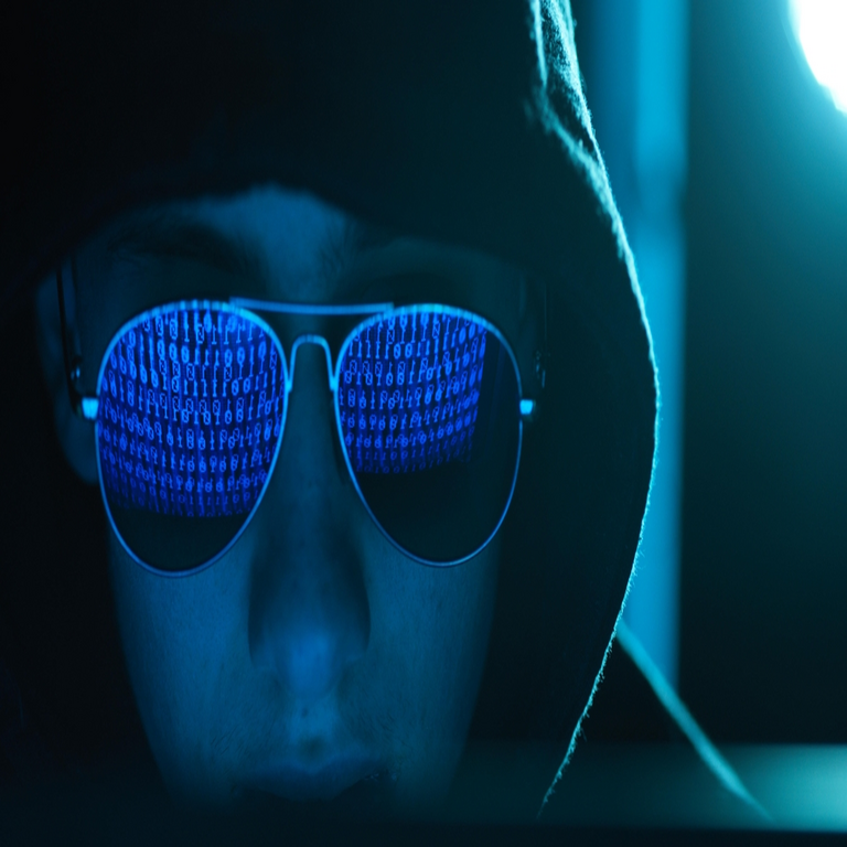 Vulnerabilidad de día cero en Windows explotada para ejecución remota de código mediante navegador.