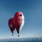 El impresionante registro en video desde dron del récord mundial de funambulismo: técnica y ejecución al caminar a 4.832 metros de altitud.