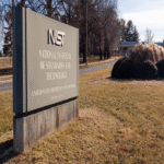 La ecuación LEV del NIST para evaluar la probabilidad de explotación de una vulnerabilidad.