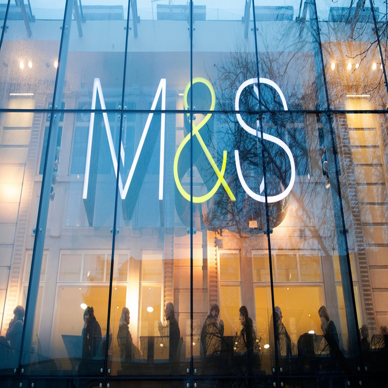 Marks & Spencer prevé pérdidas por 400 millones de dólares tras ciberataque.