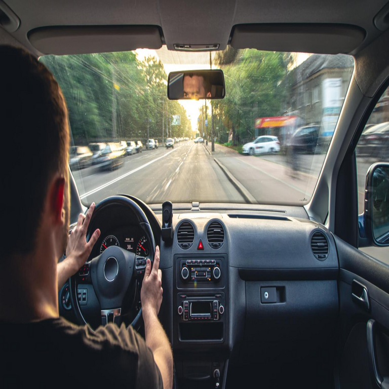Fin a las distracciones al conducir: el desarrollo tecnológico español que identifica la falta de atención a la vía y previene accidentes.