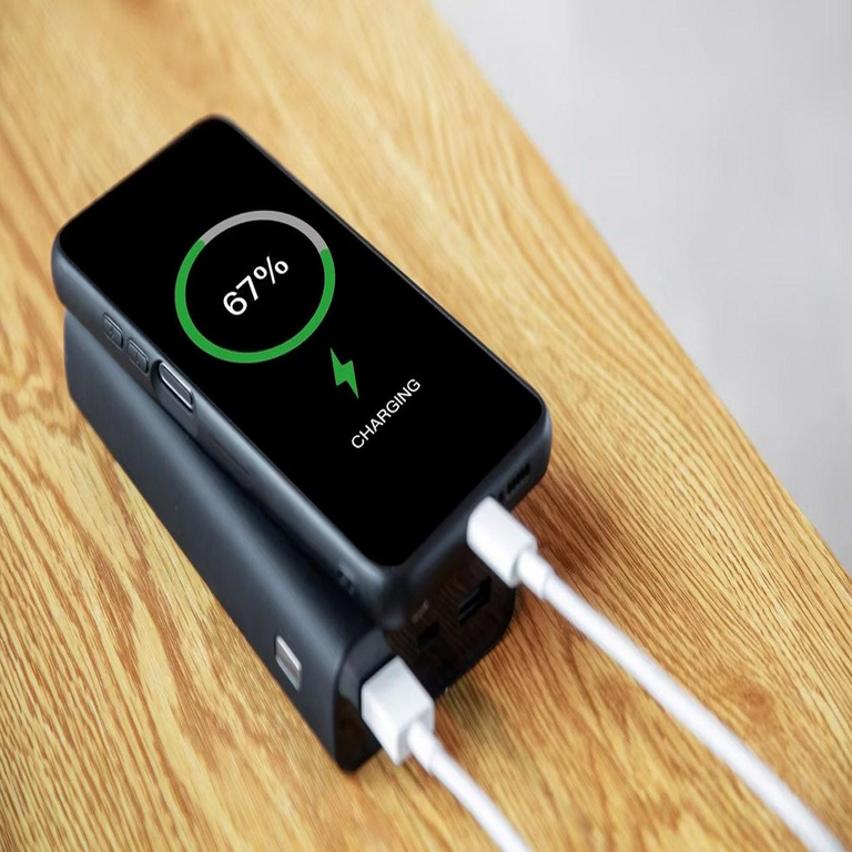 Razones técnicas para disponer de múltiples bancos de energía en el hogar ante cortes eléctricos y dispositivos compatibles para conexión.