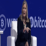 Cynthia Lummis afirma que mantener reservas de bitcoin constituye la máxima ventaja geopolítica estratégica.
