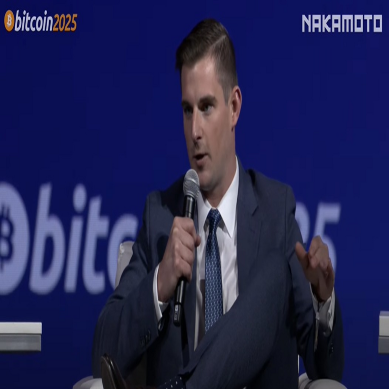 Asesor de Trump afirma que buscan acumular la mayor cantidad posible de bitcoin.