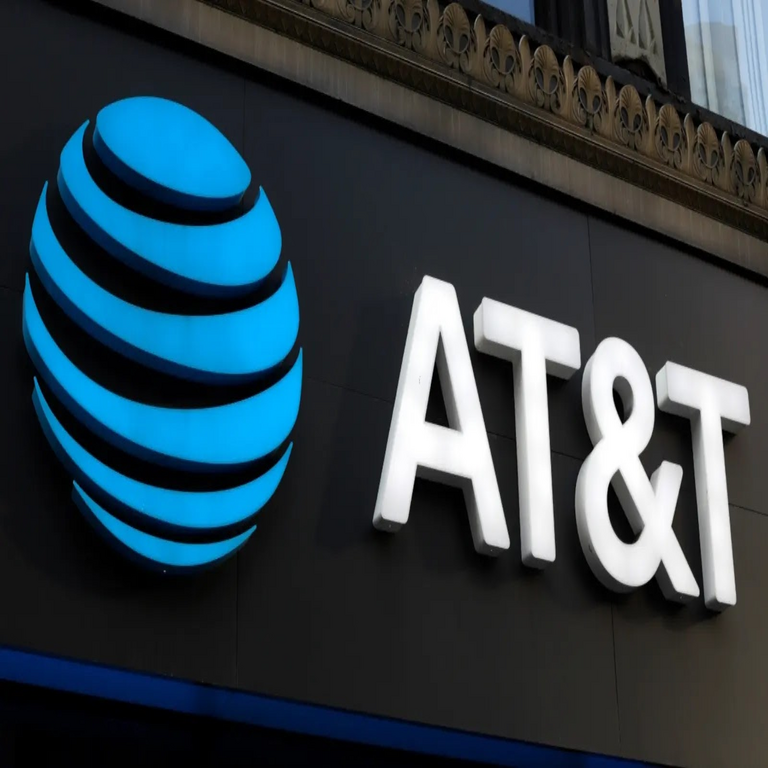 Presuntos hackers afirman haber filtrado datos de AT&T.