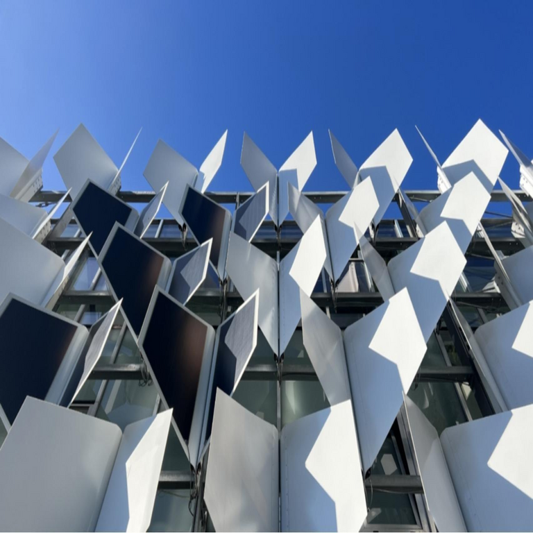 Sistema innovador para el enfriamiento rápido y eficiente de edificios sin emplear aire acondicionado ni toldos.