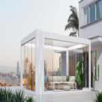 Pérgola inteligente con climatización, energía solar y resistencia a inclemencias: tu espacio adicional ideal