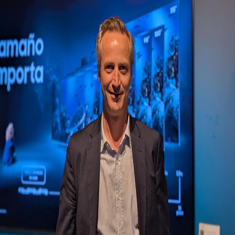Álvaro Uriarte destaca cómo los nuevos televisores Samsung mejoran la calidad audiovisual con inteligencia artificial y pantallas de gran tamaño