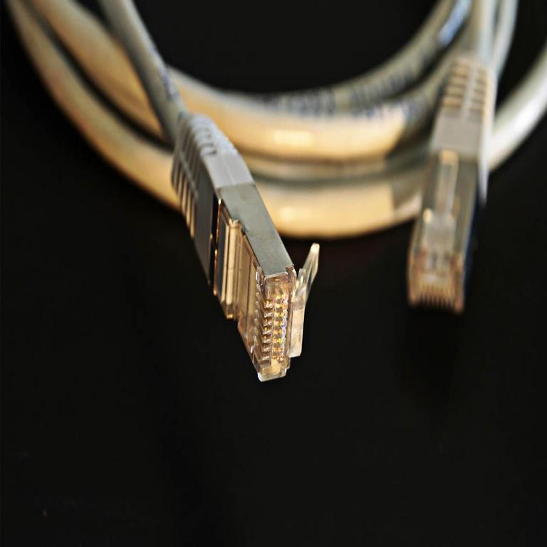 Mi computadora no reconoce la conexión por cable Ethernet, ¿cuál es el problema?