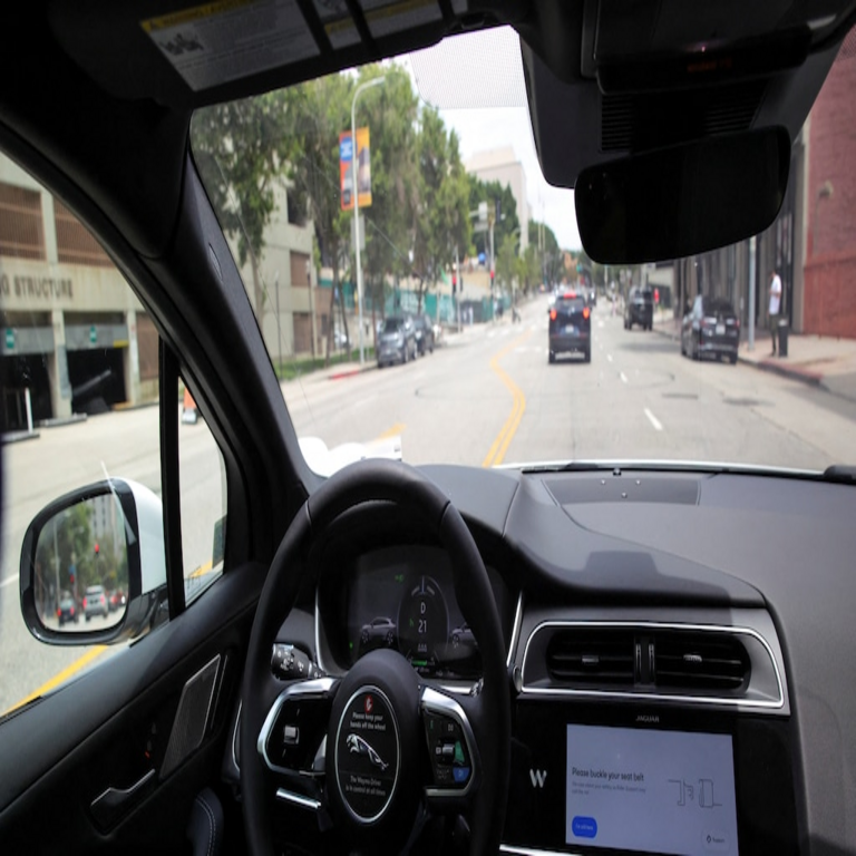 Waymo alcanza la marca de 10 millones de viajes: la expansión de los vehículos autónomos transforma la movilidad urbana con un enfoque técnico y profesional.