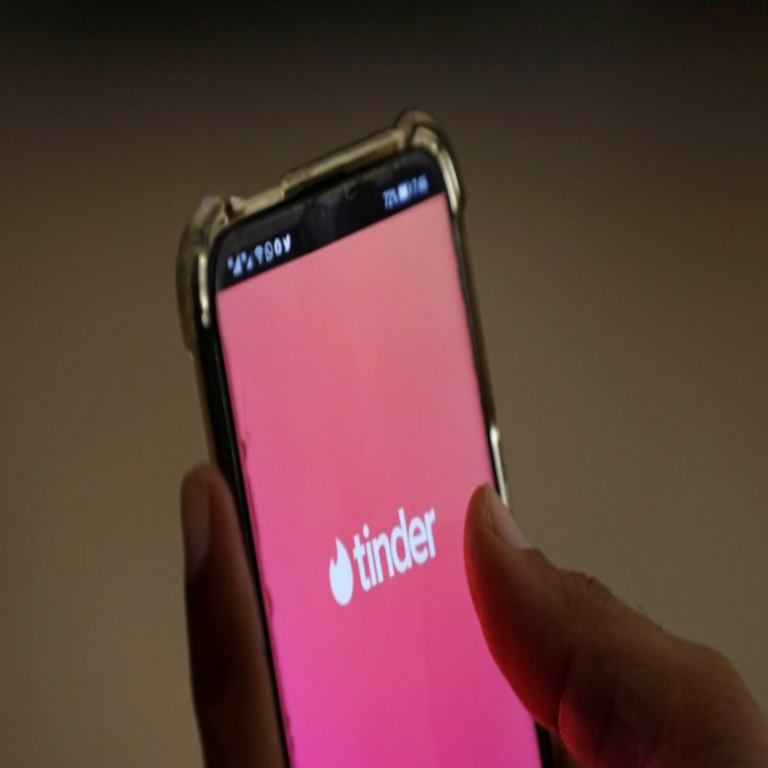 Controversia en Tinder: implementación de filtros por altura para establecer conexiones.