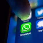 Método para recuperar un mensaje eliminado en WhatsApp con un enfoque técnico y profesional.