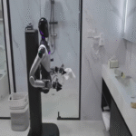 El robot humanoide desarrollado en China con capacidad para realizar tareas de recogida, reposición y limpieza en baños hoteleros, planteando un posible reemplazo del personal de limpieza.