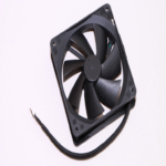 Consumo energético de un ventilador USB pequeño para refrigerar portátiles, routers o TV Box.