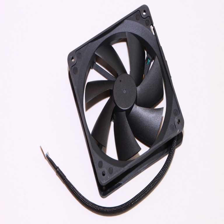 Consumo energético de un ventilador USB pequeño para refrigerar portátiles, routers o TV Box.