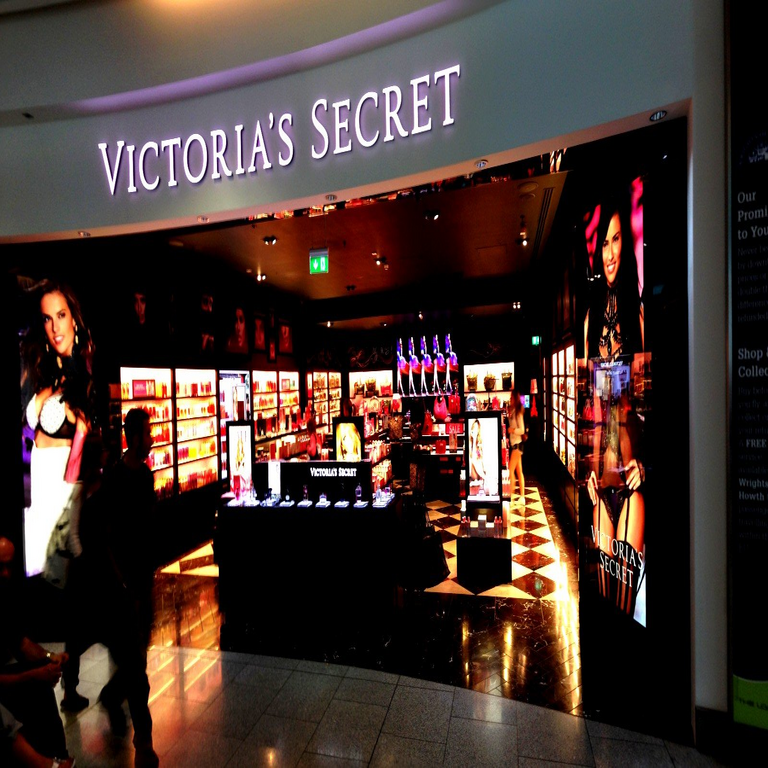 Victoria’s Secret retrasa la publicación de resultados financieros tras incidente de seguridad.