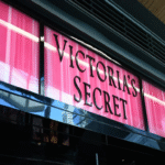 Victoria’s Secret anuncia el aplazamiento de su informe de resultados tras reciente violación de seguridad.