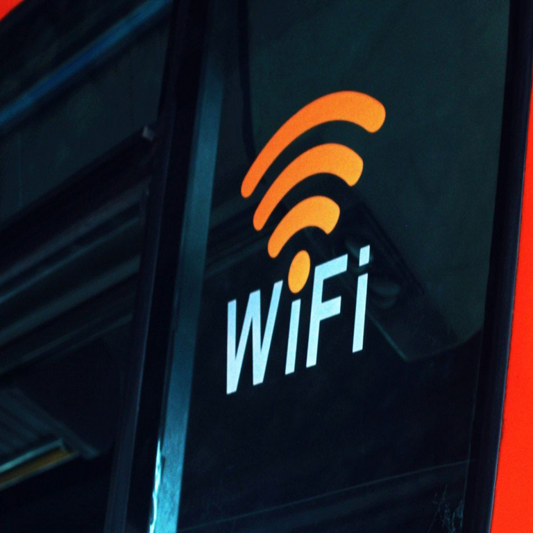 Cómo los centros comerciales emplean sus redes Wi-Fi para monitorear el desplazamiento de los usuarios entre establecimientos.