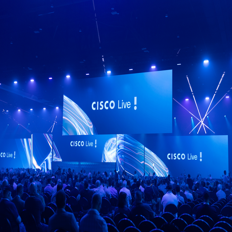 Cisco Live: Enfoque en seguridad presenta nuevos firewalls, integraciones de Hypershield y defensas de IA agentica.