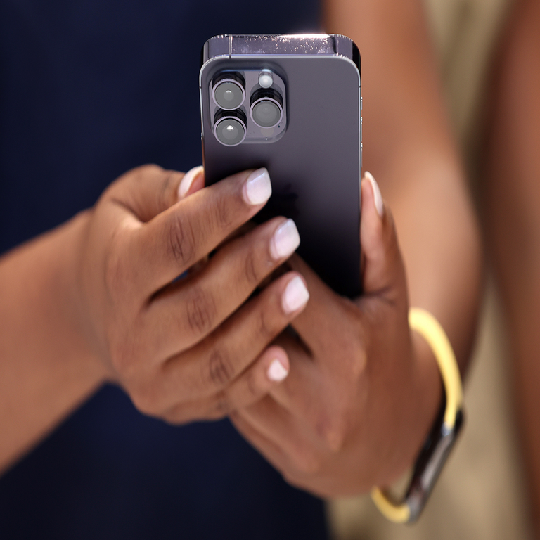Ataques de tipo zero-click comprometen iPhones de periodistas mediante el spyware Graphite.