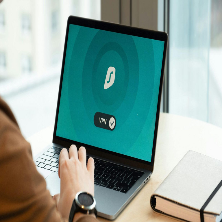 Ventajas y desventajas de configurar una conexión VPN automática al iniciar el equipo o dispositivo móvil.
