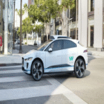 Google reta a Tesla: amplía la cobertura de los vehículos autónomos de Waymo a distancias sin precedentes.