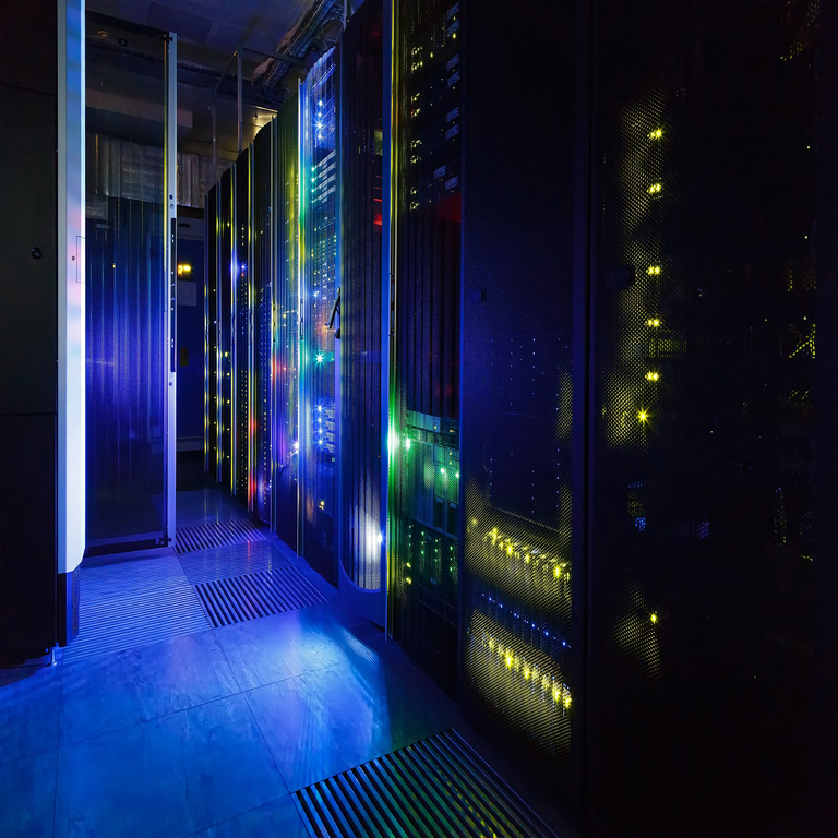 Los costos de los centros de datos aumentan hasta un 18% mientras las empresas enfrentan una escasez de capacidad de dos años.