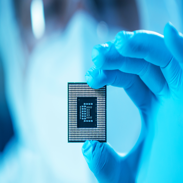 OpenAI evalúa los TPU de Google ante crecientes preocupaciones por los costos de inferencia.