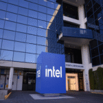 Intel ha confirmado recientemente uno de sus mayores retrocesos en años, con miles de despidos y el cierre de plantas en tres países.