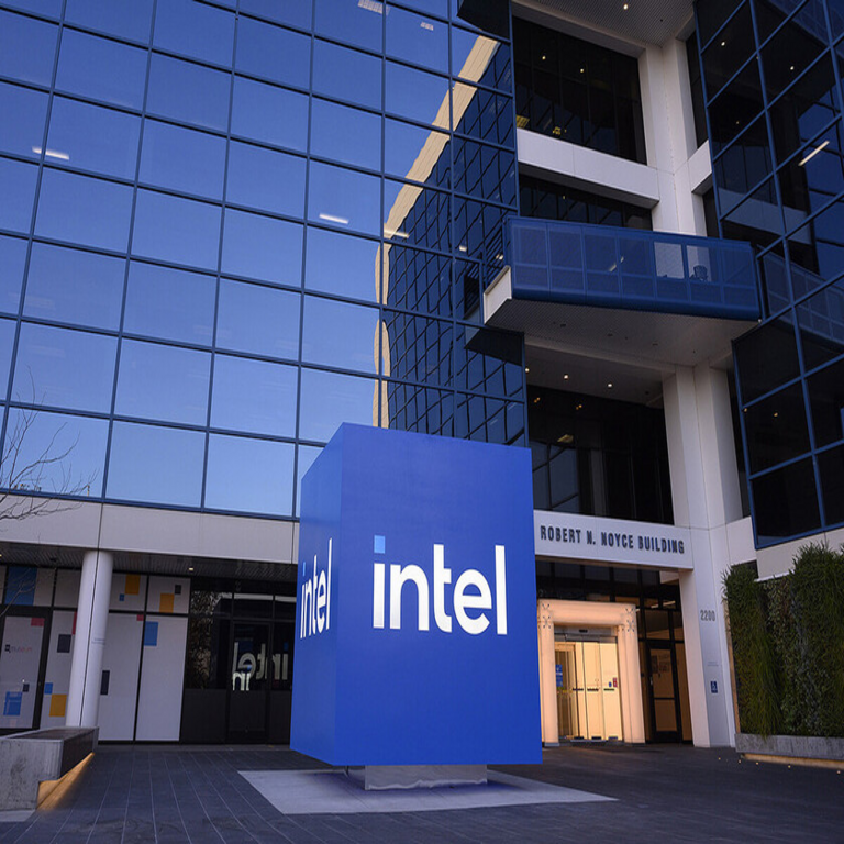 Intel ha confirmado recientemente uno de sus mayores retrocesos en años, con miles de despidos y el cierre de plantas en tres países.