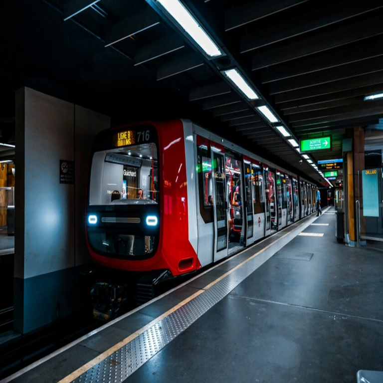 En 2025, el problema acústico del Metro persiste sin solución, manteniendo niveles de ruido comparables a los de 1955.