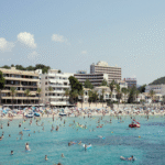 Tras años incrementando los precios, los empresarios hoteleros de Mallorca enfrentan un problema: los turistas ya no están dispuestos a asumir dichos costos.