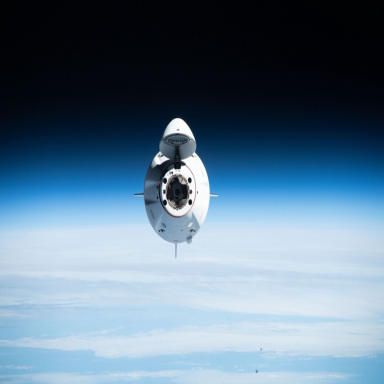 El tráfico espacial comienza a volverse caótico: Starlink ha realizado 144 mil maniobras de evasión de colisiones en un período de seis meses.