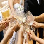 Si tu edad oscila entre los 30 y 40 años, es probable que experimentes fatiga por asistir a ceremonias nupciales. Existe una situación aún más desfavorable: eventos matrimoniales donde no se ofrece servicio de bebidas alcohólicas.