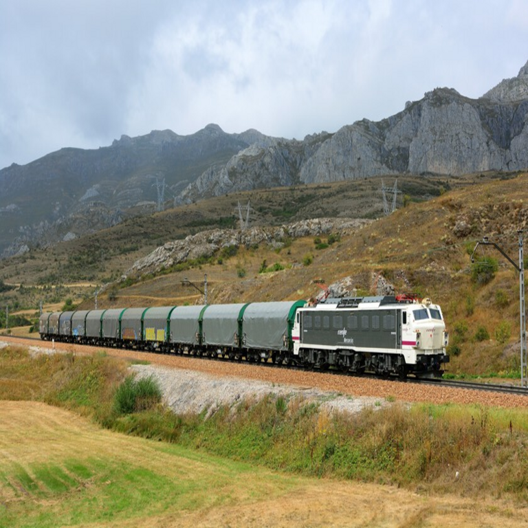 Renfe sancionada con una multa récord de 50 millones de euros por obstaculizar la liberalización del sector de transporte de mercancías.