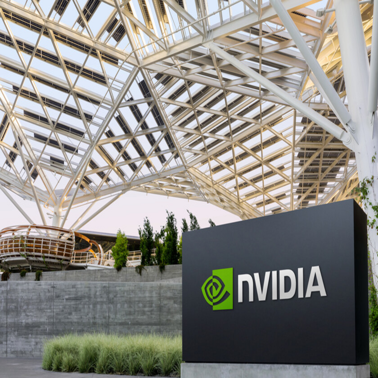 NVIDIA se encuentra en una situación compleja al enfrentar simultáneamente la presión regulatoria de Estados Unidos y la desconfianza del mercado chino.