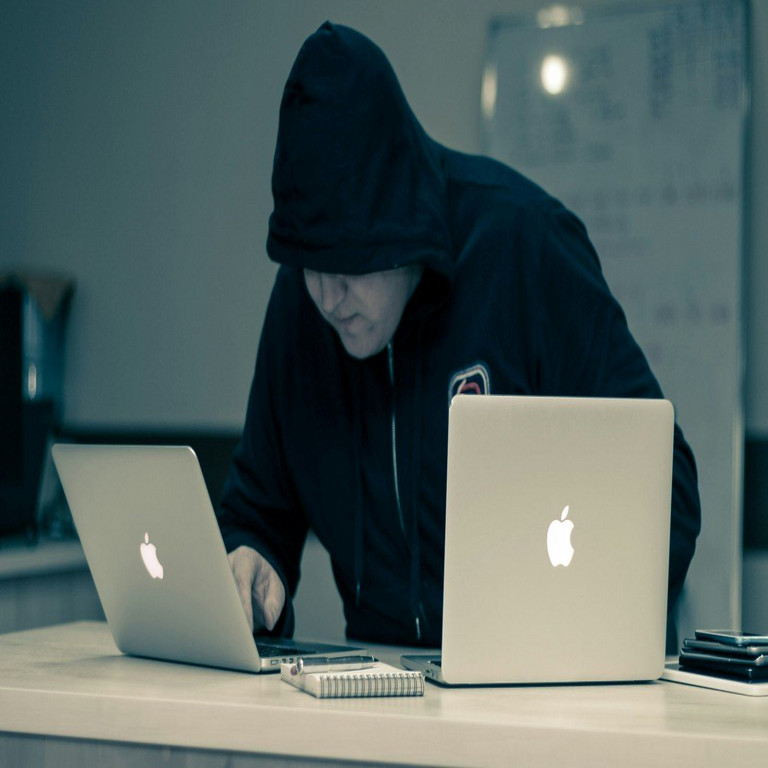 Definición y funcionamiento del scambaiting: la técnica de engañar al estafador.