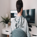 Precauciones en el teletrabajo durante el verano: advertencia sobre el incremento de ciberataques debido a la relajación de medidas de seguridad al operar en entornos externos.