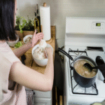 Congelar el arroz no solo optimiza tiempo y esfuerzo: según diversos expertos en nutrición, también ofrece beneficios significativos.