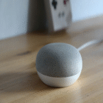 Dos es mejor que uno: qué dispositivos conviene conectar a Alexa y cuáles funcionan óptimamente con Google Home.